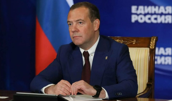 &laquo;Попытки спрятать статус будут жёстко пресекаться&raquo;. Дмитрий Медведев - о правилах участия в выборах от &laquo;Единой России&raquo;