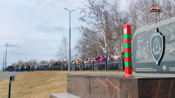 &laquo;Полуденный выстрел&raquo;: над Сургутом прогремел залп из противотанковой пушки. ФОТО
