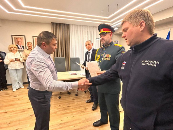 Сегодня я вместе со своим другом гвардии-сержантом, командиром медицинского взвода, ветераном СВО Алексеем Двуличанским вручил восемь медалей &laquo;За содействие СВО&raquo;, которые нам передали бойцы войсковой части 34491 (г. Макеевка)