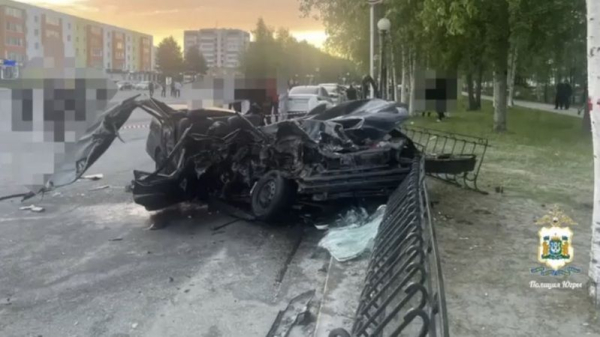 В ночном ДТП на перекрёстке в Нягани погиб пассажир &laquo;Приоры&raquo;