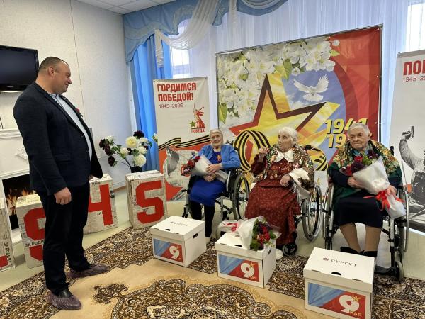 В преддверии 81-ой годовщины Победы в Великой Отечественной войне в Сургуте поздравили участников трудового фронта и бывших несовершеннолетних узников концлагерей