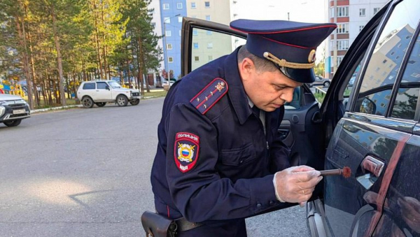 Житель Нефтеюганска проведет в тюрьме почти 3 года за угон автомобиля у курьера