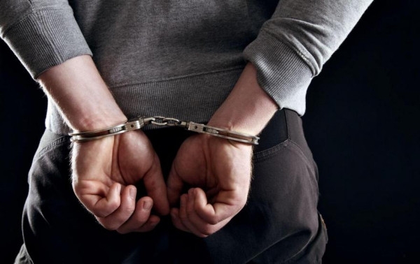 Житель Сургута получил восемь месяцев ограничения свободы за попытку контрабанды денег
