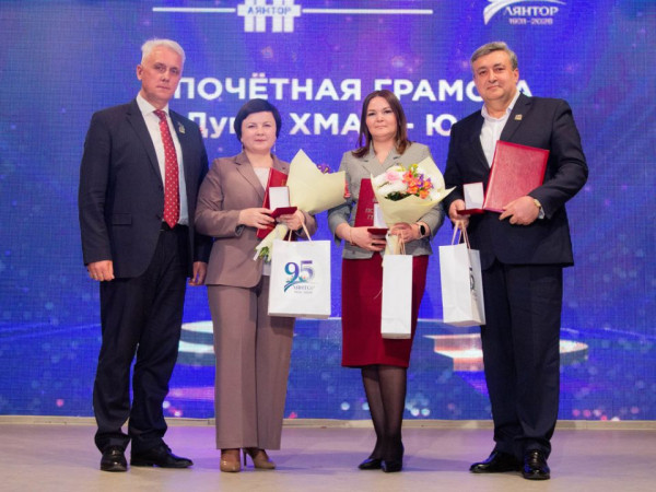 Игорь Бруслиновский поздравил жителей Лянтора с юбилеем города