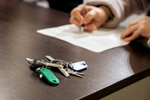 Суд в ХМАО вернул пожилой женщине квартиру, которую она переписала на сожителя