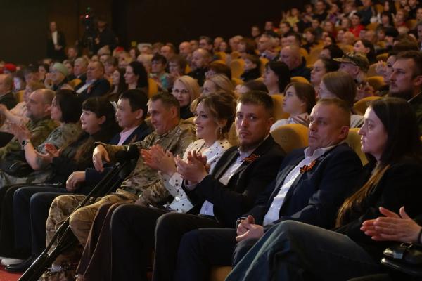 Накануне в Сургутской филармонии состоялся праздничный концерт, посвящённый 81-ой годовщине Великой Победы