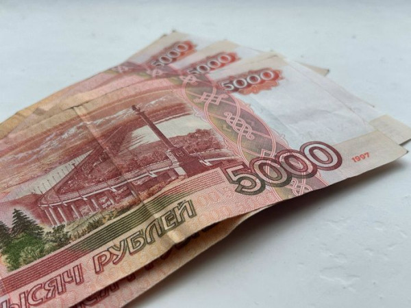 ​Жители Сургута начали экономить, несмотря на рост доходов