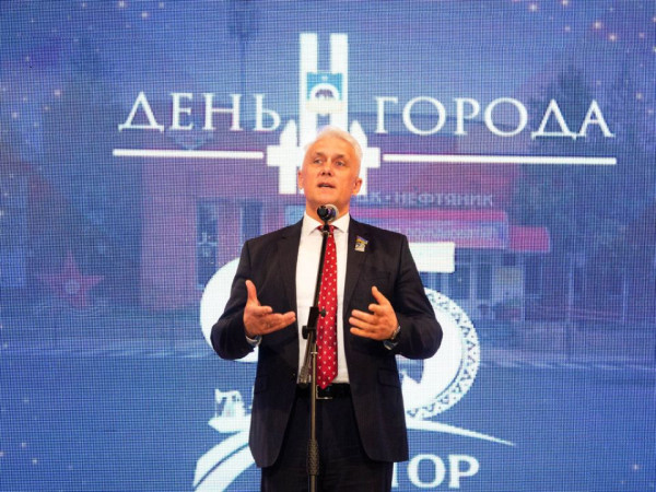 Игорь Бруслиновский поздравил жителей Лянтора с юбилеем города