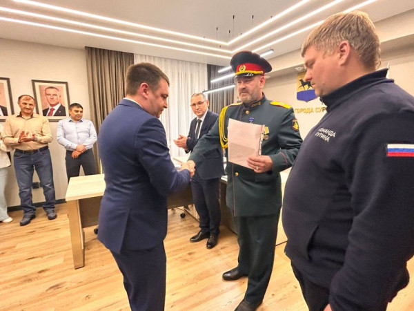 Сегодня я вместе со своим другом гвардии-сержантом, командиром медицинского взвода, ветераном СВО Алексеем Двуличанским вручил восемь медалей &laquo;За содействие СВО&raquo;, которые нам передали бойцы войсковой части 34491 (г. Макеевка)