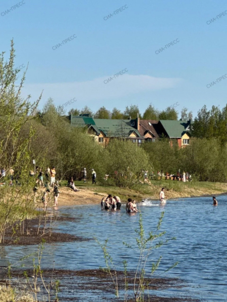 ​Жители Сургута открыли купальный сезон в парке &laquo;За Саймой&raquo; // ФОТОФАКТ