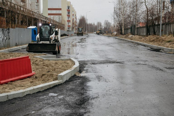 Этим летом в Сургуте завершат тротуары и благоустройство проезда Мунарева