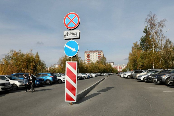 У кардиоцентра Сургута расширят парковку на 20-30 мест