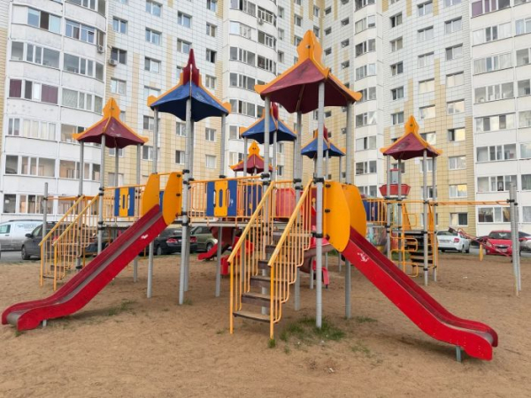 Власти и общественники Сургута начали проверку детских площадок перед летними каникулами
