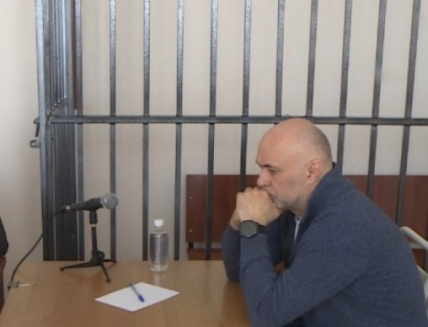Дело экс-главы Сургута Андрея Филатова суд начал рассматривать заново &mdash; и тут же ушел в закрытый режим