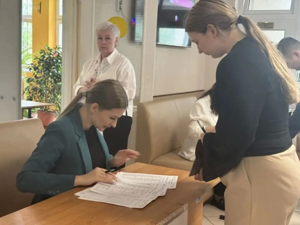 В Сургуте началась экзаменационная пора: 800 сургутских одиннадцатиклассников уже написали первый ЕГЭ