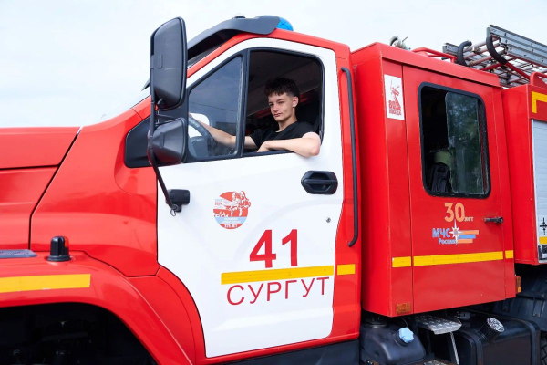 Пожарные машины, спецоборудование и уроки первой помощи
