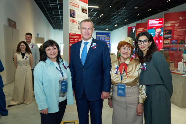В Ханты-Мансийске открылась выставка, где можно увидеть 100 лет молодежной истории Югры