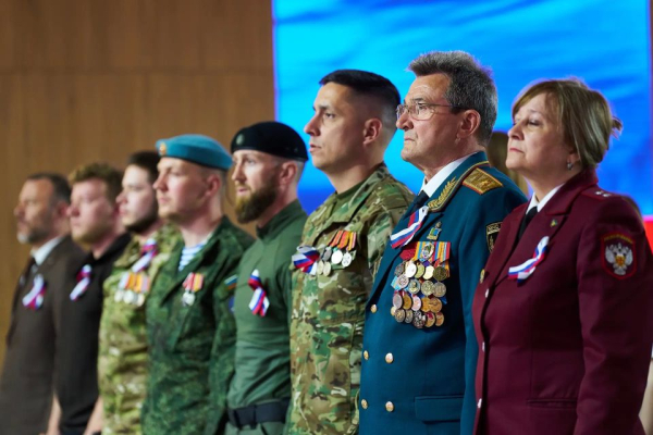 В преддверии Дня России югорчан отметили государственными наградами