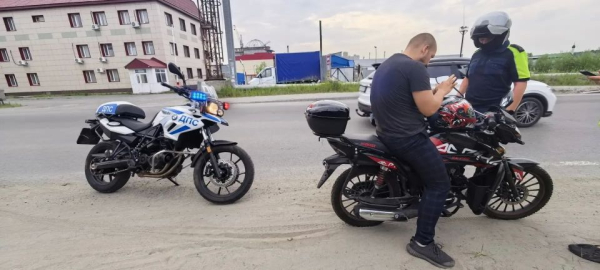 Госавтоинспекция Сургута совместно с общественностью провела профилактическое мероприятие "Мотоцикл"