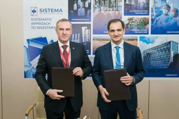 Губернатор Югры подписал серию важных соглашений на ПМЭФ-2026