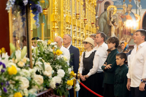 Восемь тысяч сургутян приложились к чудотворной Феодоровской иконе Божией Матери