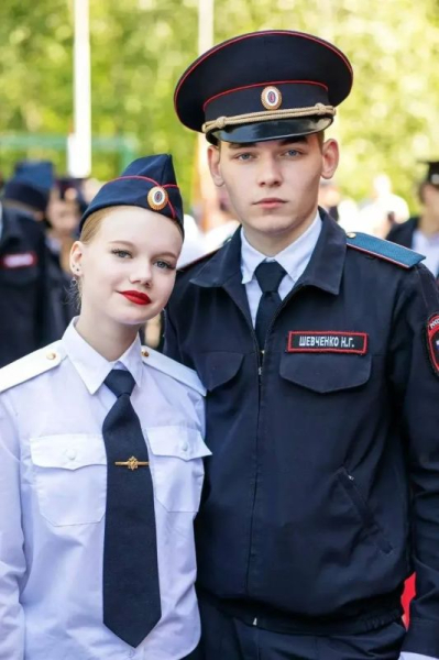 Полицейские Сургутского района приняли участие в конкурсе строя и песни среди студентов