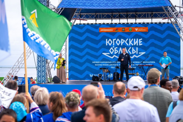В Ханты-Мансийске наградили победителей гонок первого дня на Кубке губернатора по гребле на обласах