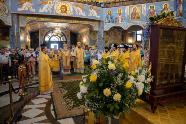 Восемь тысяч сургутян приложились к чудотворной Феодоровской иконе Божией Матери