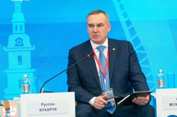 Губернатор Югры Руслан Кухарук на ПМЭФ рассказал о новых участках нефтедобычи, арктических льготах и мосте за 83 миллиарда