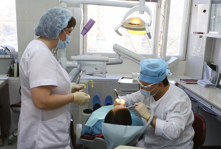 Врачи на Урале удалили зуб мудрости, выросший в носу школьницы