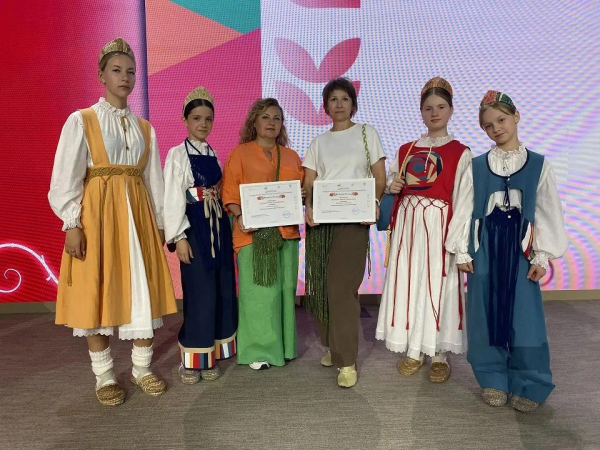 Педагоги из Лянтора покорили Москву этнической модой Педагоги из Лянтора покорили Москву этнической модой
