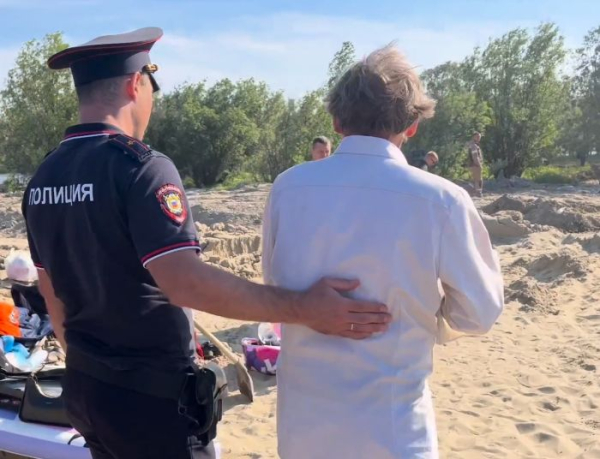 Полиция забрала депутата Сургута Евгения Барсова с карьера возле аэродрома «Боровая» Полиция забрала депутата Сургута Евгения Барсова с карьера возле аэродрома «Боровая»