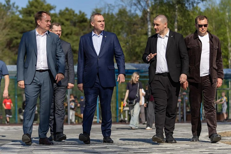 Губернатор проверил, как преображаются улицы и социальные учреждения Сургута