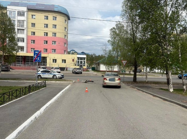 В Нижневартовске пьяный водитель электросамоката врезался в автомобиль В Нижневартовске пьяный водитель электросамоката врезался в автомобиль