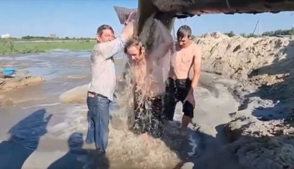 ​Во время противостояния из-за намыва песка возле &laquo;Боровой&raquo; в Сургуте госпитализировали двух человек
