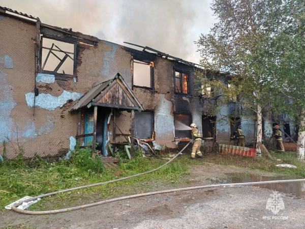 В поселке Солнечный Сургутского района пожарные ликвидировали возгорание в расселенном доме