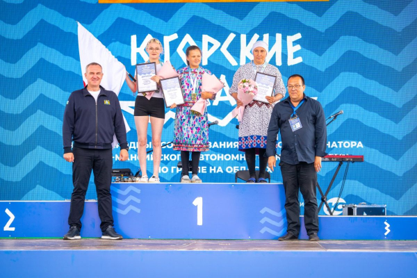 В Ханты-Мансийске наградили победителей гонок первого дня на Кубке губернатора по гребле на обласах