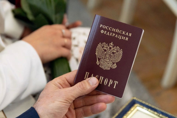 В преддверии Дня России и Дня города по традиции отмечаем сургутян федеральными, региональными и городскими наградами