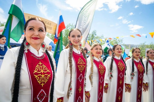 Югра мультикультурная: в регионе прошел Международный Иртышский Сабантуй Югра мультикультурная: в регионе прошел Международный Иртышский Сабантуй