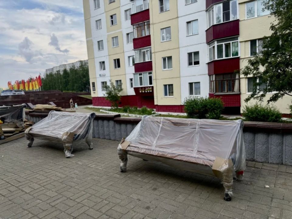 На Мемориале Славы в Сургуте обновили объекты благоустройства для удобства жителей и гостей города