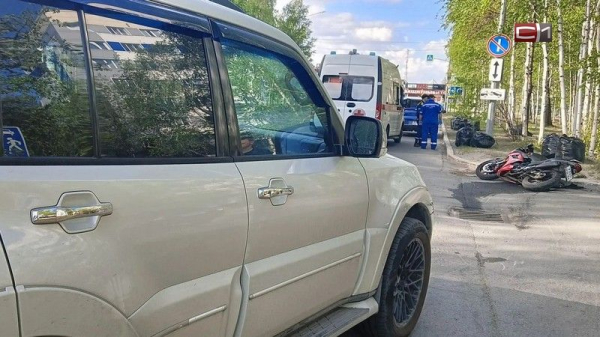 Авария с мотоциклистом произошла на улице Пушкина в Сургуте Авария с мотоциклистом произошла на улице Пушкина в Сургуте