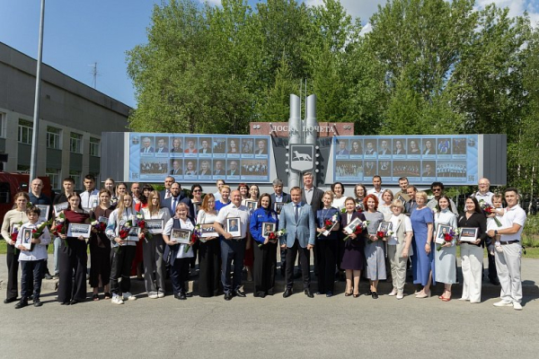 В Сургуте на площади Советов обновили Доску почета. Теперь она цифровая