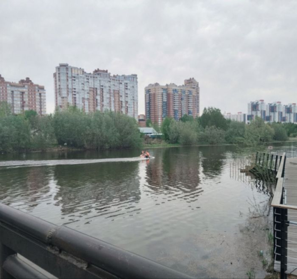 Представители администрации города и спасатели в ходе рейдов напоминают горожанам &mdash; купаться нельзя