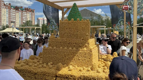 Иртышский Сабантуй отмечают на Центральной площади Сургута. ФОТО