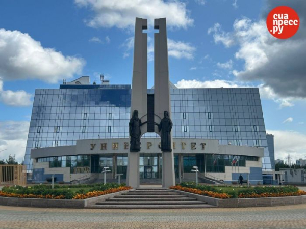 ​В Сургуте стартовала приемная кампания: документы начали принимать СурГУ и СурГПУ