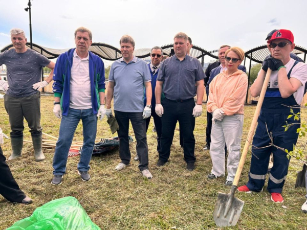 Сегодня с коллегами-депутатами и аппаратом Думы города занимались общественно-полезным трудом: высаживали растения в парке &laquo;За Саймой&raquo;