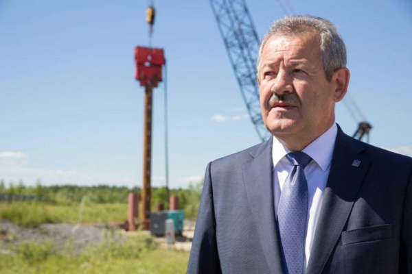 &laquo;Звезда Оби&raquo; и высшая награда: президент Владимир Путин вручил медаль Героя Труда России Николаю Руссу