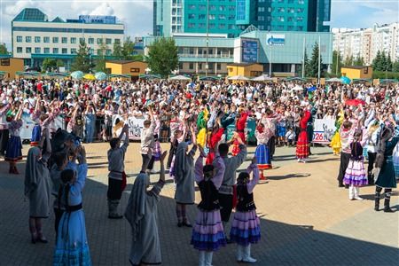 Праздник в тюбетейке: в Сургуте прошел III Международный Иртышский Сабантуй