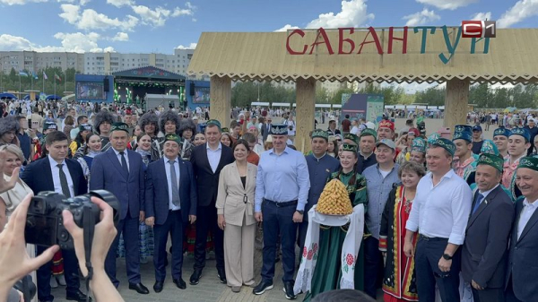 Иртышский Сабантуй отмечают на Центральной площади Сургута. ФОТО