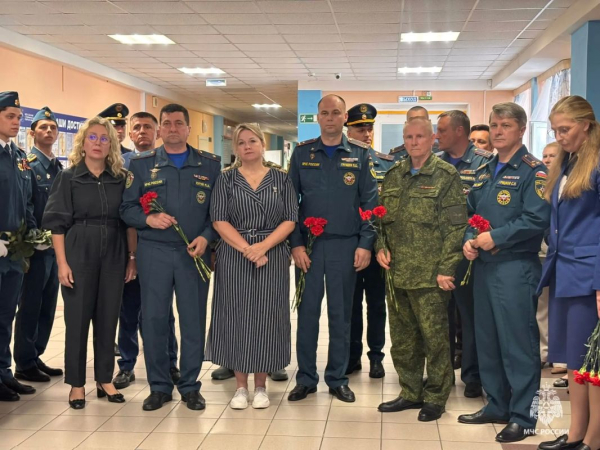 Сургутская школа увековечила память выпускника, павшего при исполнении воинского долга Сургутская школа увековечила память выпускника, павшего при исполнении воинского долга